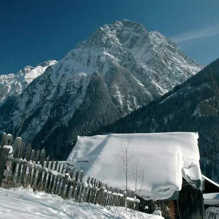 Cozy In Near Ski Area *